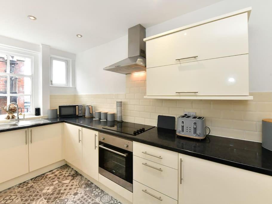 Westgate House Apartment *